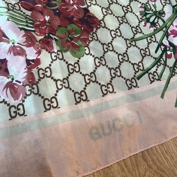 Gucci 72” x 34” Large 100% Silk Wrap Scarf with Original Gift Bag - Authentic - Picture 8 of 12